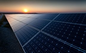 En-tÃªte de technologie de l'Ã©nergie-panneaux solaires