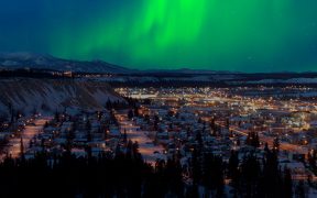 BÃ¢tir la familiaritÃ© au Yukon-image d'en-tÃªte-aurores borÃ©ales