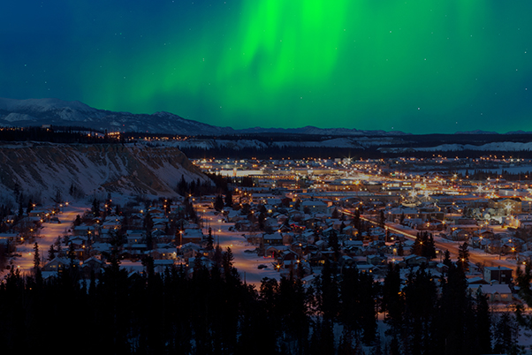 Bâtir la familiarité au Yukon-image d'en-tête-aurores boréales