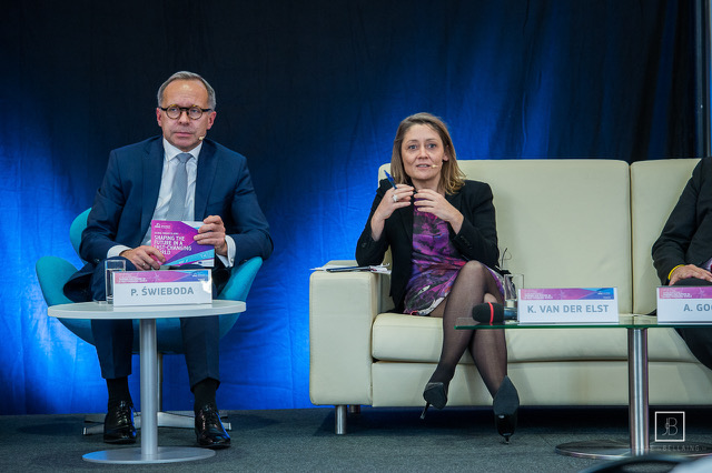 Image of Kristel Van der Elst at a conference used as header for The future of evidence, expertise and think tanks – a foresight perspective on ‘evidence-based’ decision making blog post